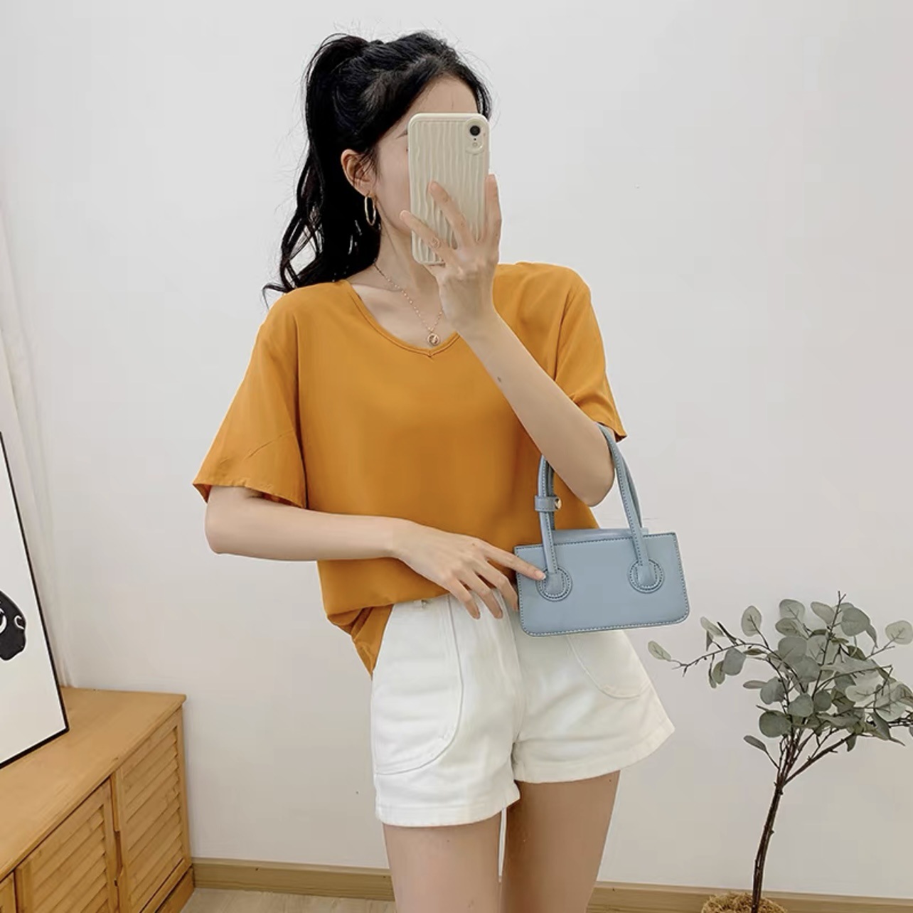 Camiseta de verano de mujer suelta blanca, manga corta con cuello en V, talla grande, seda de algodón de longitud media, camiseta de color sólido simple, camisa de fondo