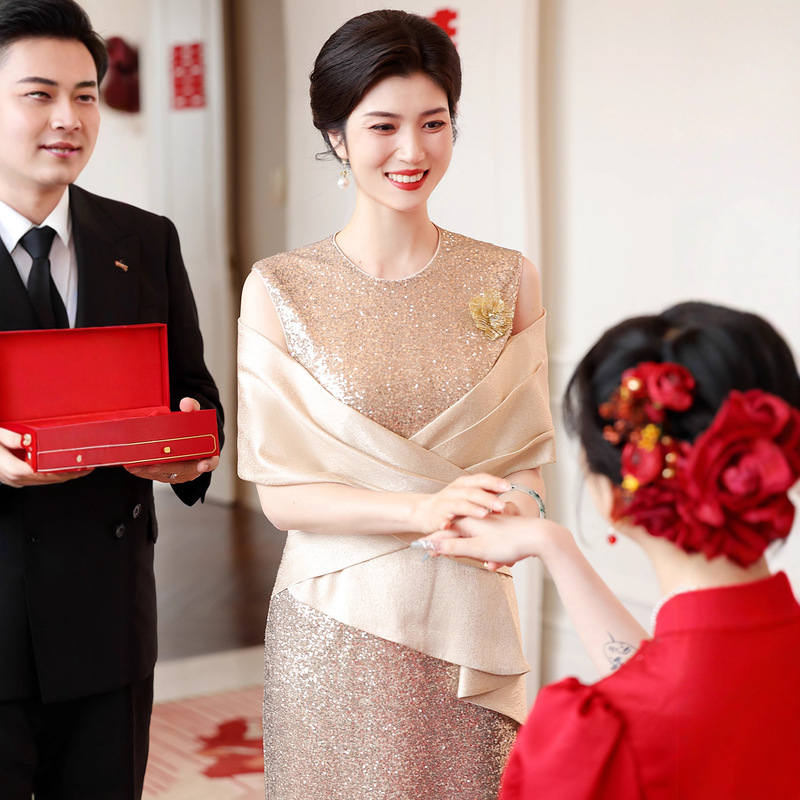 2026 New Style Elegant Long Waist-Cinching Fishtail Dress for Mother-In-Law's Wedding Banquet, Elegant Gold Sequin Mother's Dress