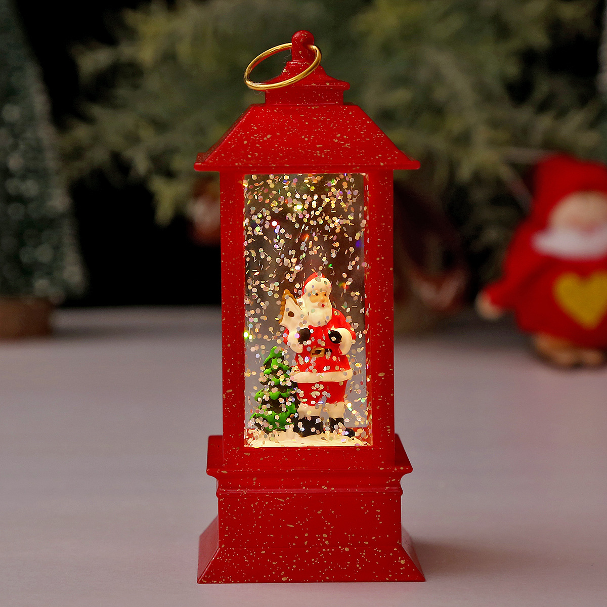 물이 채워진 빨간 노인