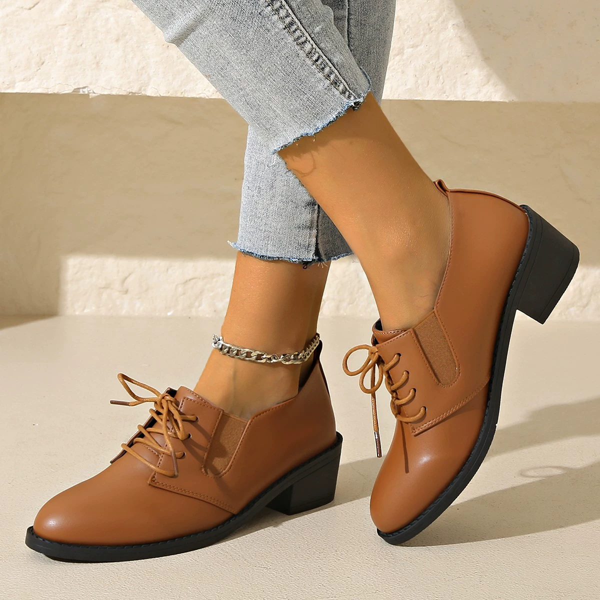 Новый весенний и осенний 2025 большой размер на каблуках маленькая кожаная обувь женская европейская и американская внешняя торговля круглыми каблуками униформа рабочая женская обувь