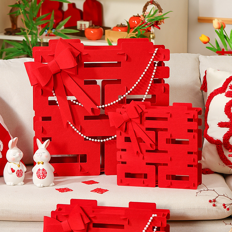 Three-dimensional "Xi" character decoration for wedding, newlyweds' living room and bedroom&mdash;wedding-themed "Xi" character decor set for bridal chamber arrangement.