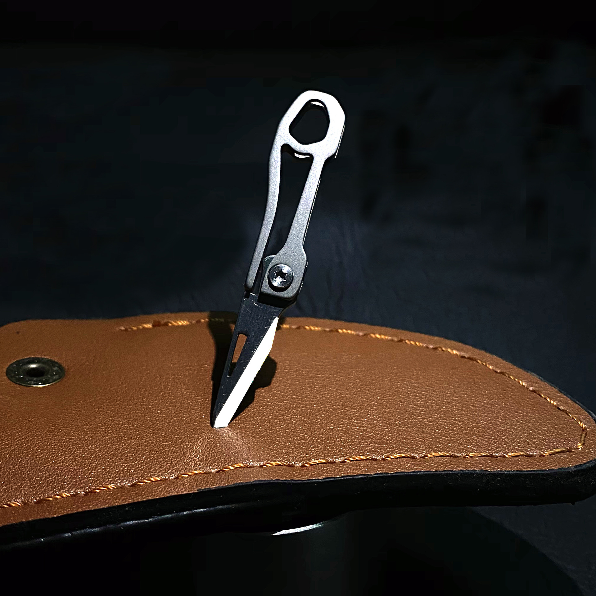 折叠便携小刀快递刀随身EDC钥匙扣防身挂件开信刀钛合金迷你折刀