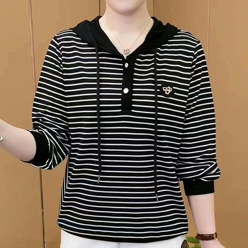 【95% Cotton, 5% Spandex】Autumn Stylish and Youthful Hooded Slim-Fit Long-Sleeve Top for Moms, Versatile and Fashionable Striped Design