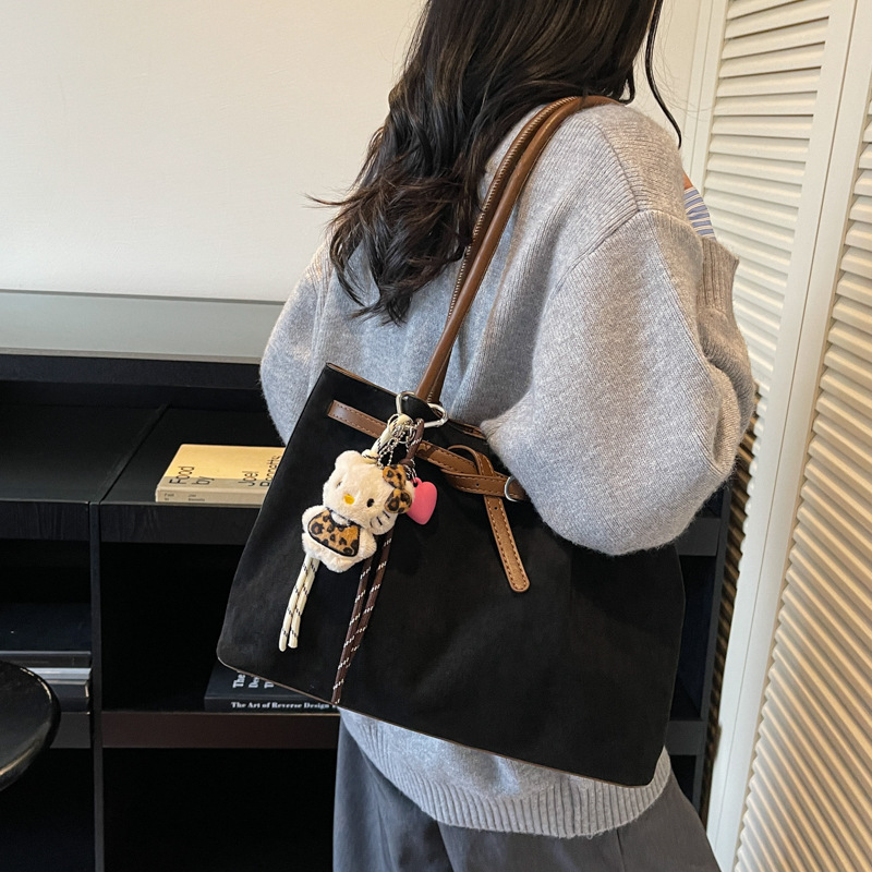 跨境磨砂褶皱手提托特包女2025新款秋冬潮通勤单肩包大容量腋下包|undefined