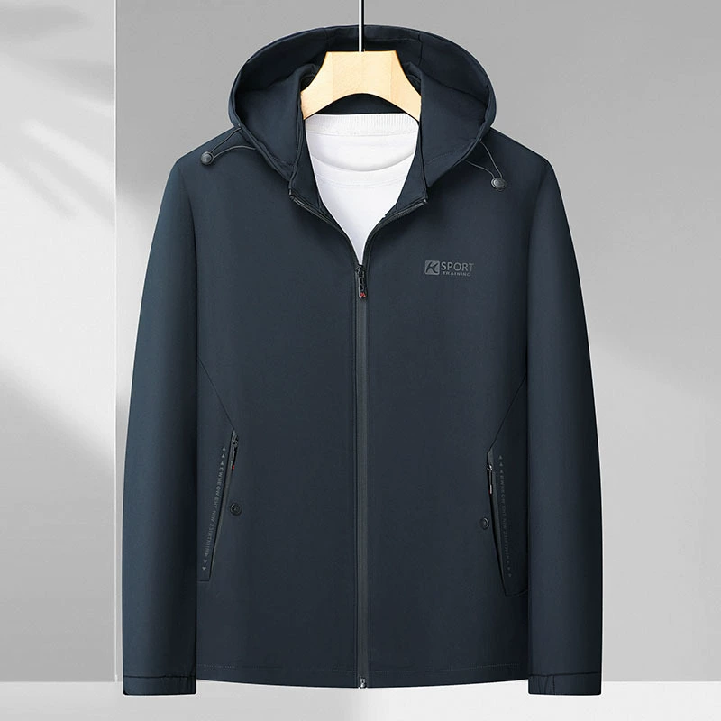 Папа носит весеннюю новую куртку, пальто, шляпу, съемную пятилетнюю или шестилетнюю десятилетнюю папу-мужчину, весенне-осеннее пальто