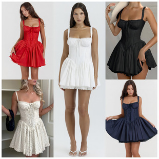 �W���Ը�Ů�b�ٽzƴ�ӵ���ȹ����¶��Сȹ�� �����L��ɫ�B��ȹŮ