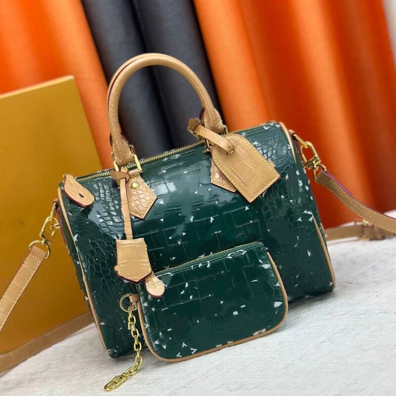 Cross-Border Exclusive Supply: Crocodile Pattern Crossbody Bag, Lv-Style Travel Bag, New Handbag, Airport Bag Cross-Border Exclusive Supply: Crocodile Pattern Crossbody Bag, Lv-Style Travel Bag, New Handbag, Airport Bag