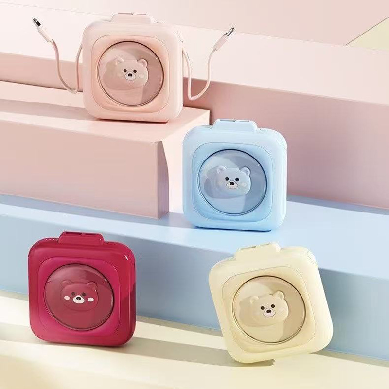 Mini muñeca portátil al aire libre con línea de gran capacidad de dibujos animados lindos carga rápida se puede utilizar en el avión móvil universal