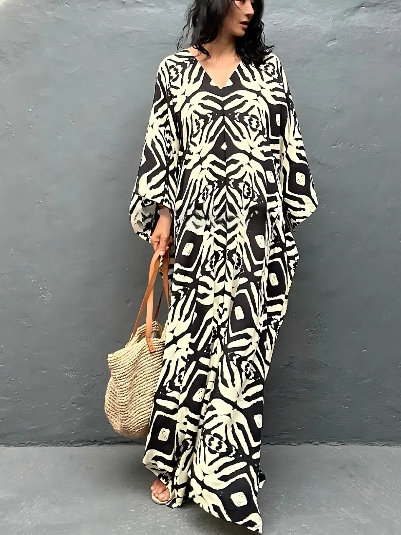 Blusa de playa con cuello en V de rayón europeo y americano transfronterizo, falda larga con mangas de murciélago de gran tamaño, traje de baño, camisa suelta de protección solar de vacaciones 25622