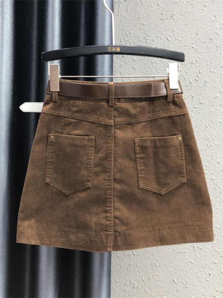Chân váy ngắn chữ A ôm hông chất liệu nhung tăm, kiểu mới mùa thu đông, có túi, chống lộ — Kaki, Màu nâu, màu đen