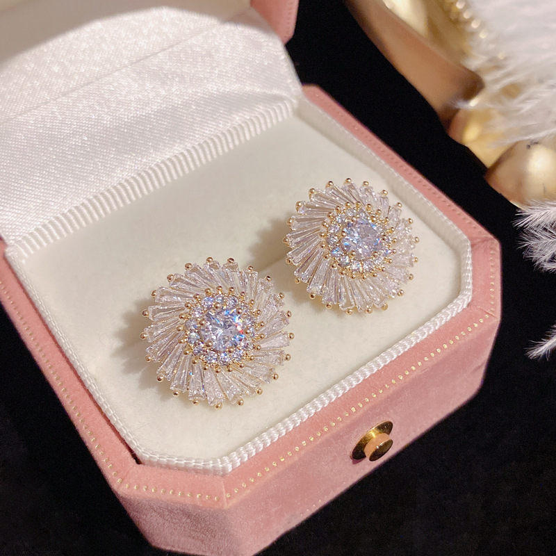 1 Pair Luxurious Sunflower Plating Inlay Copper Zircon Gold Plated Ear Studs display picture 1