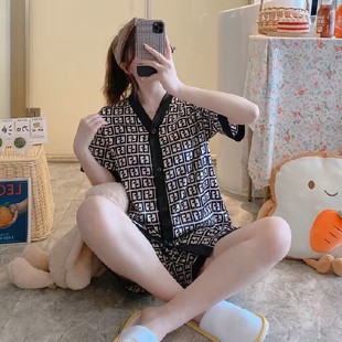 �������l���Q�ļ�˯��Ůʿ����z�p�̺ͷ��_�������ѝ���b�Ҿӷ�