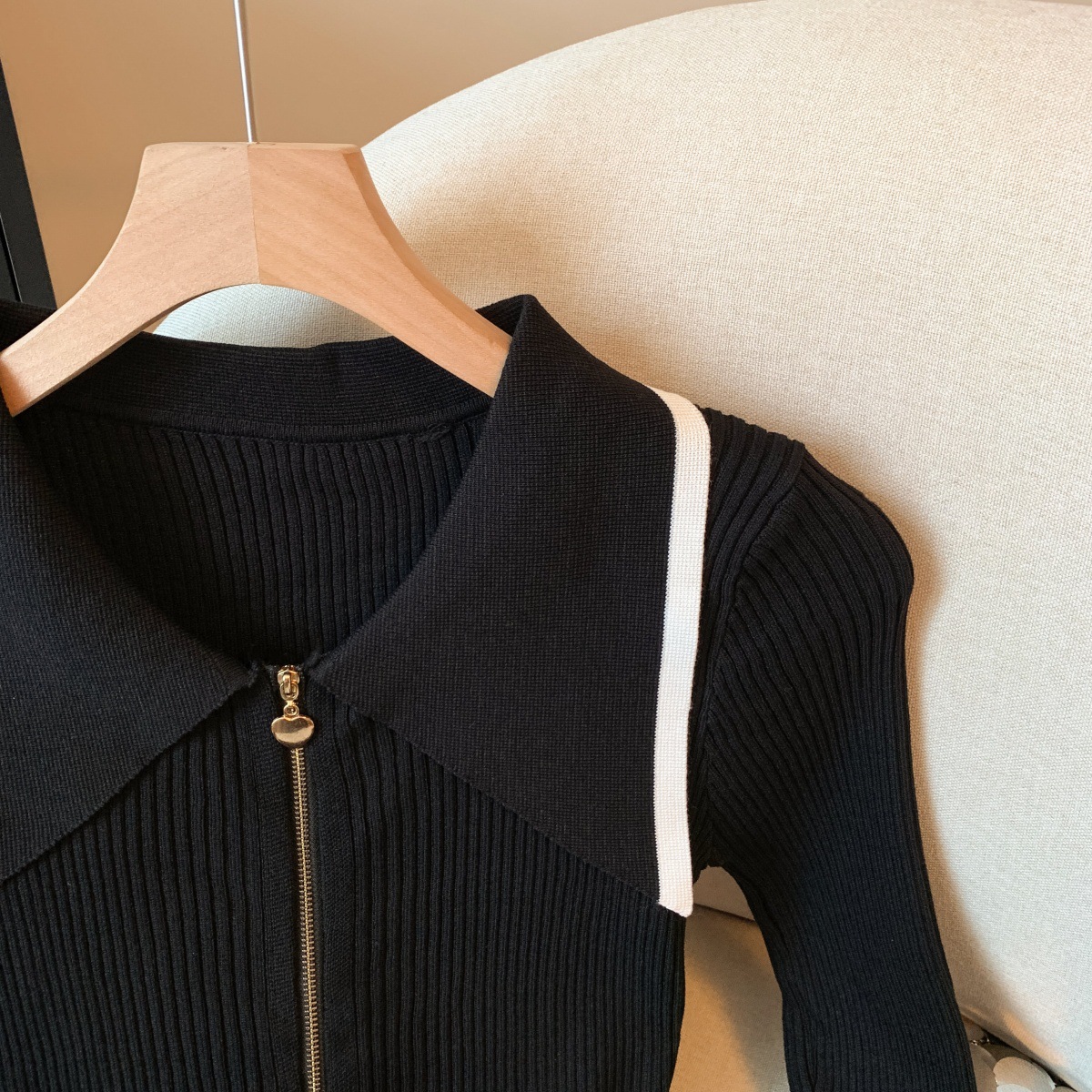 Damenbekleidung Herbst: Slim-Fit-Strickwaren, hochwertiges Oberteil im französischen High-End-Stil, langärmliges Hemd für formelle und legere Anlässe._voghion.com