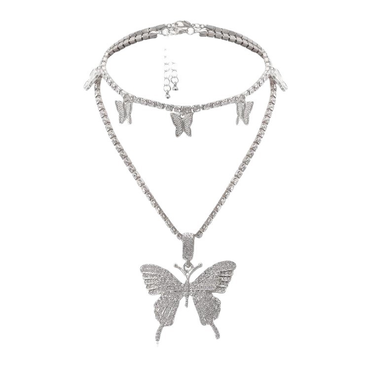 Collana multistrato con ciondolo a farfalla e strass luminosi_voghion.com