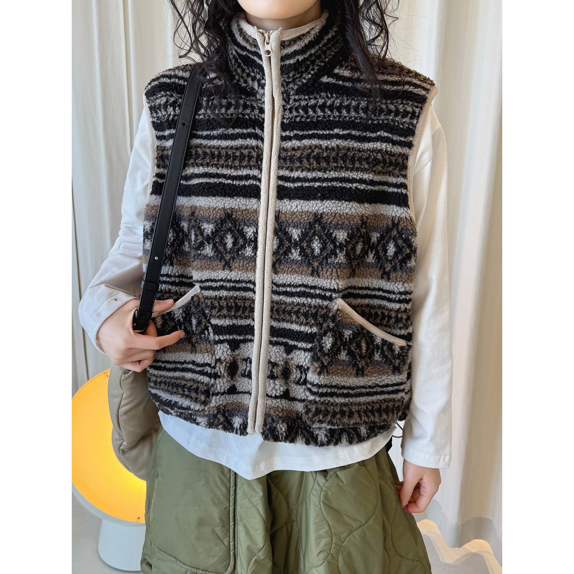 Louvre Winter New Korean Retro Style Floral Pattern Fleece Stand Collar Lambswool Vest for Layering and Slimming Women
