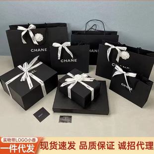 һ�����lCHANE���ΰ��b�к�ɫ���������·����жYƷ���ۯB�ЬF؛