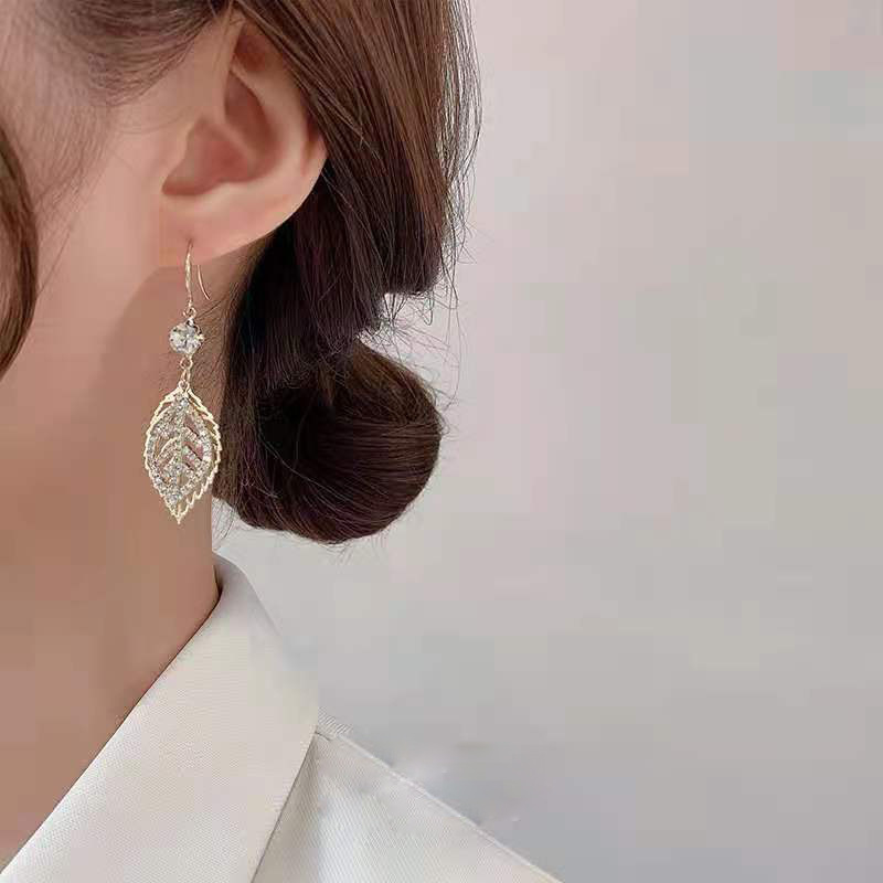 Nihaojewelry Korean Style Hollow Double Leaf Inlaid Rhinestone Earrings Wholesale Jewelry display picture 2