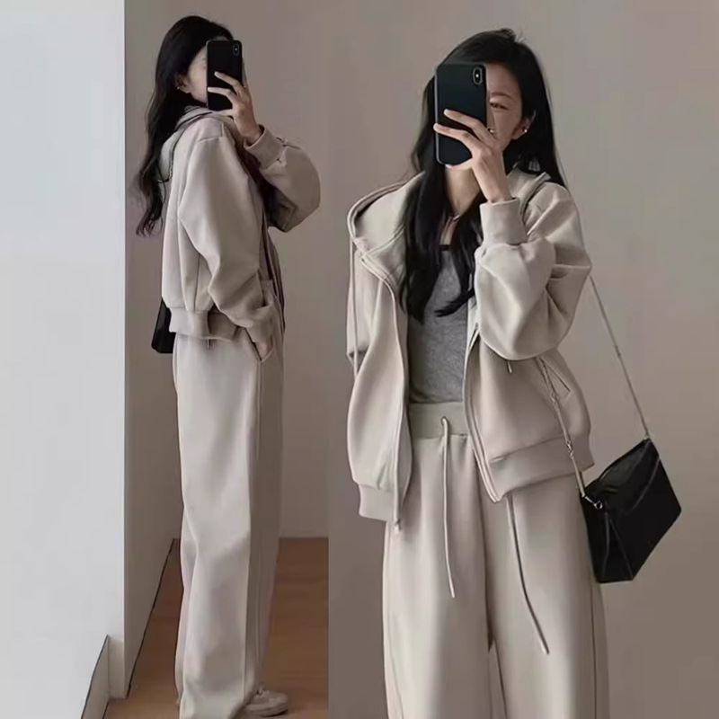Autumn and Winter Casual Sweatshirts, Sports Clothes, Women's Suits, Fashionable Slimming Look and Age-Reducing Wide-Leg Pants, Hooded Running Two-Piece Trendy Set