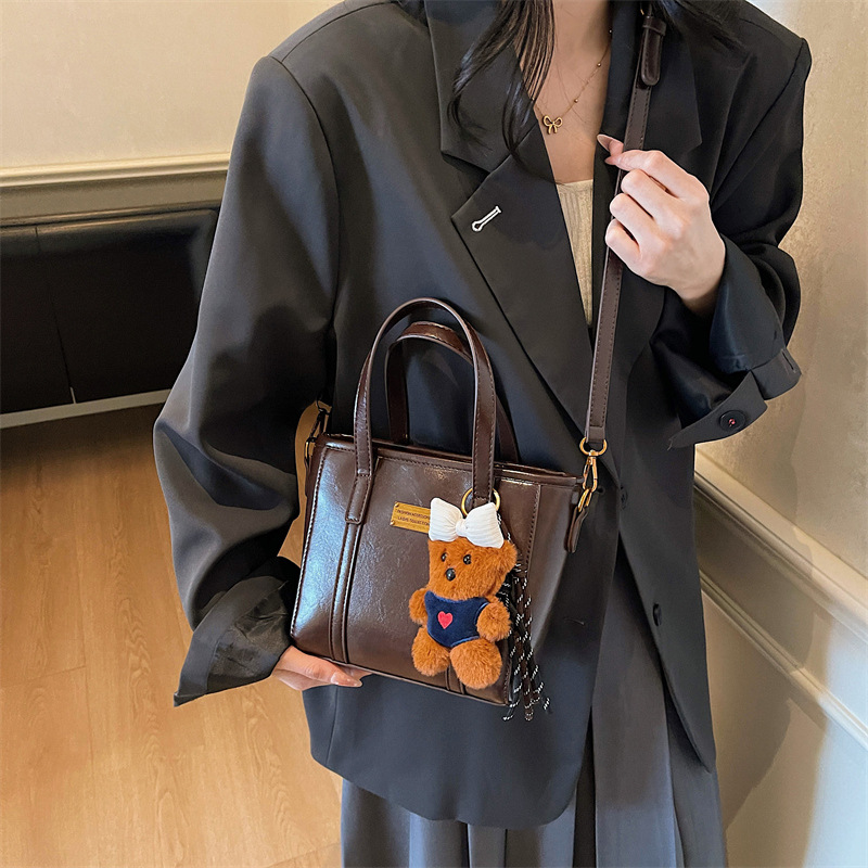 Bolso de mano retro de alto nivel, bolso de balde de agua universal, mujer, otoño y invierno 2025, nuevo tipo de bolso de hombro de moda, bolso de transporte de viaje