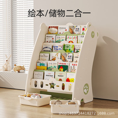 子供の本棚の棚が床に落ちて壁に寄りかかっています。
