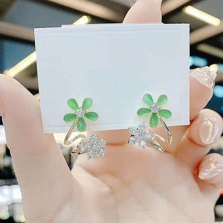 Sophisticated universal fresh summer elegant fashionable earrings