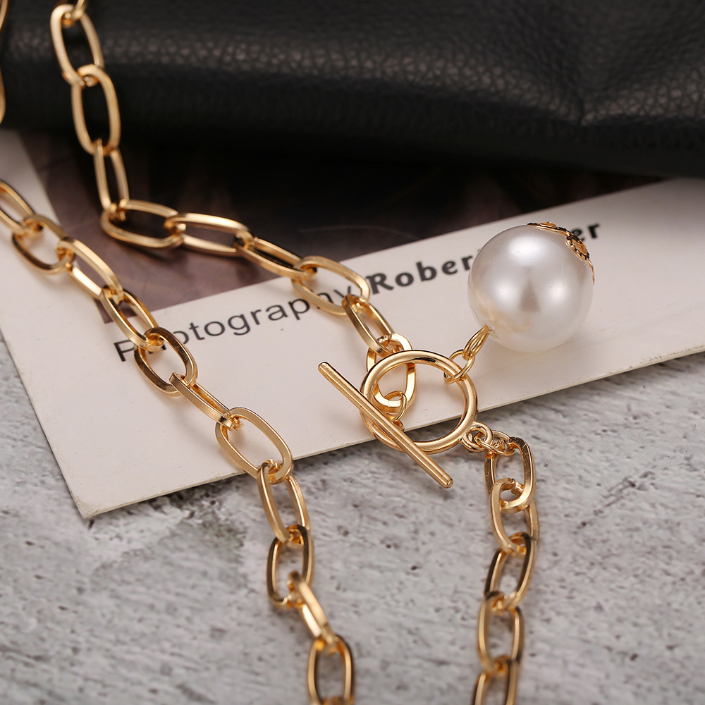 retro metal buckle imitation pearl pendant necklace