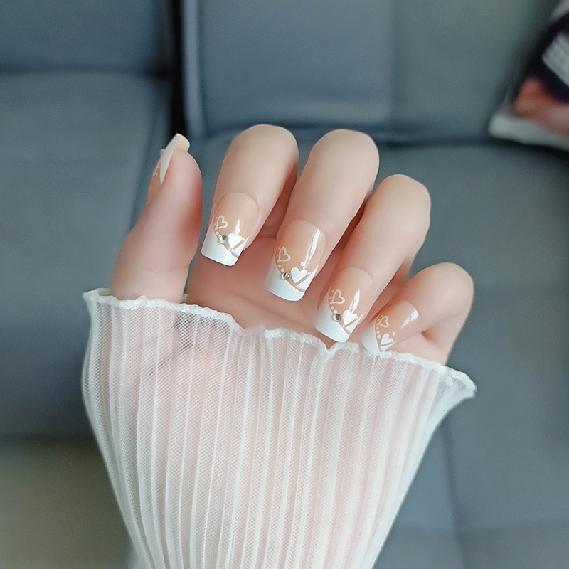 Color desnudo punto perforación borde blanco manicure francés dulce amor desgaste uñas 24 piezas parches de uñas terminados