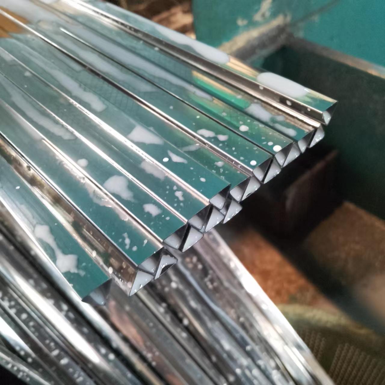 201不锈钢异型管 佛山不锈钢9X9X9MM三角管 厂家长期供应