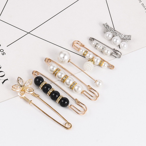 Adjustable waist pin to tighten pants, clothing brooch to prevent exposure, adjust skirt waist circumference, large pants waist.