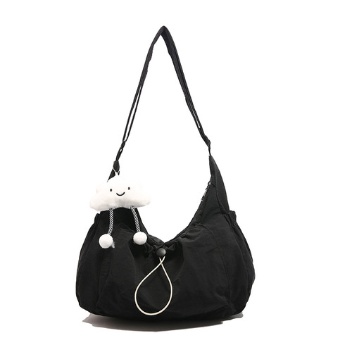 Fashionable lightweight nylon bag design fabric crossbody bag for women, trendy and versatile, simple shoulder bag.