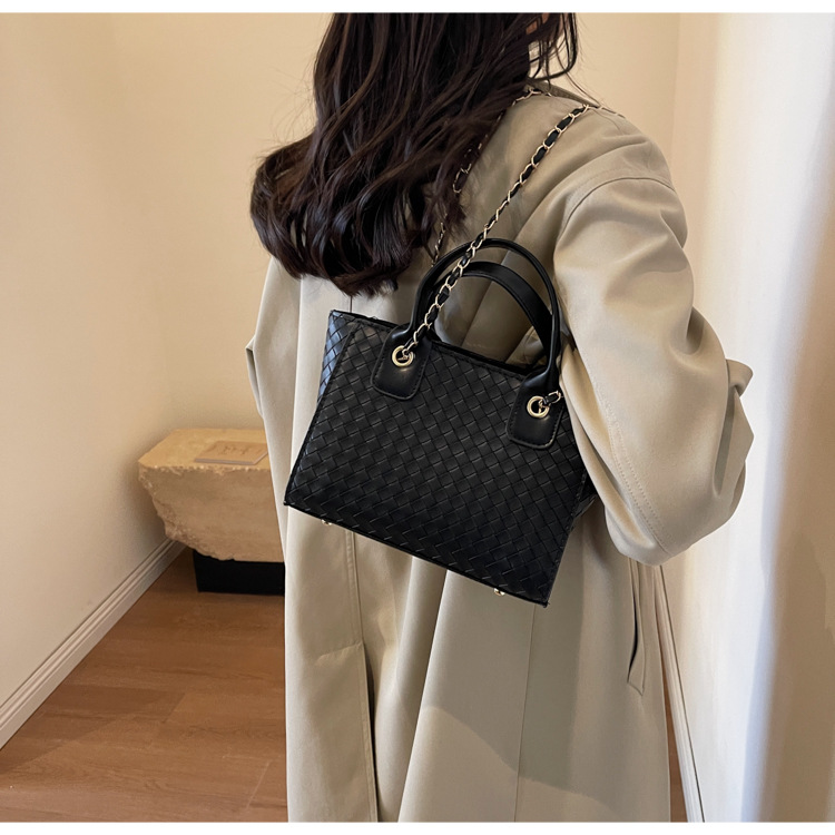 Women's Small Chain Shoulder Bag Quilted Square Handbag Elegant_voghion.com