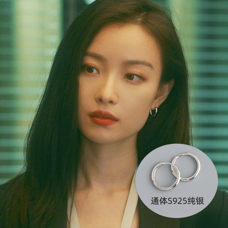 Aretes de plata esterlina para mujeres en 2025 nuevos aretes de alta calidad de moda aretes de anillo simple pernos de orejas compactos aretes de círculo