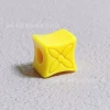 [亚克力：四瓣花黄色]
