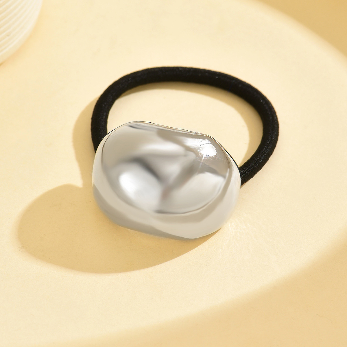 Europa y los Estados Unidos populares aire frío cóncavo elástico temperamento metal anillo de cabello anillo de cabello universal amor retro cuerda de cabeza