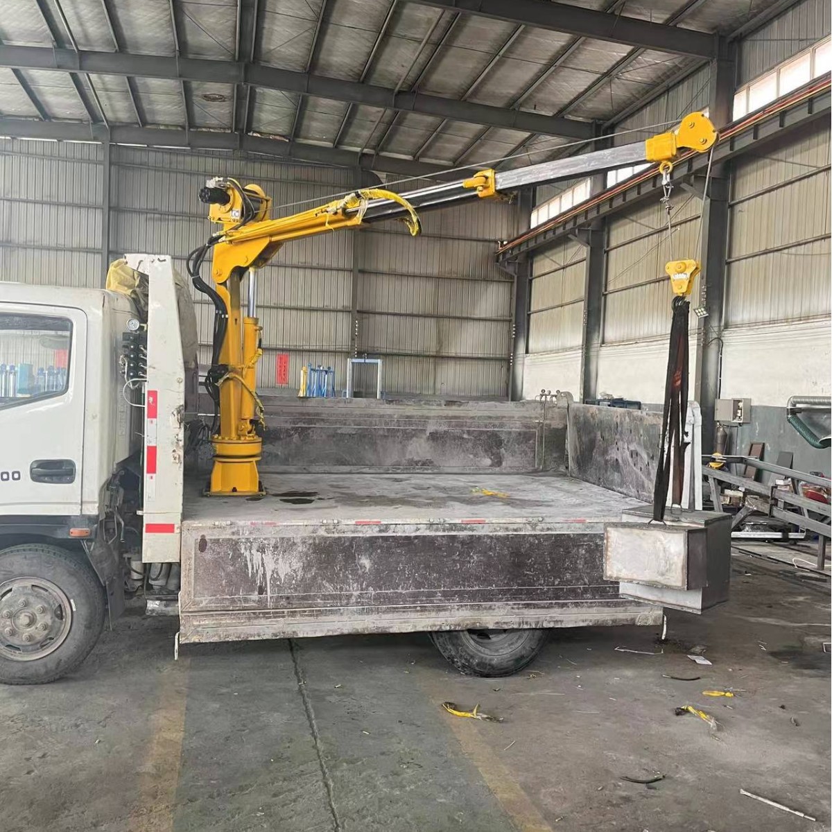 随车式小吊机 货车皮卡车辆单臂可旋转吊装起重机 0.5T-3T