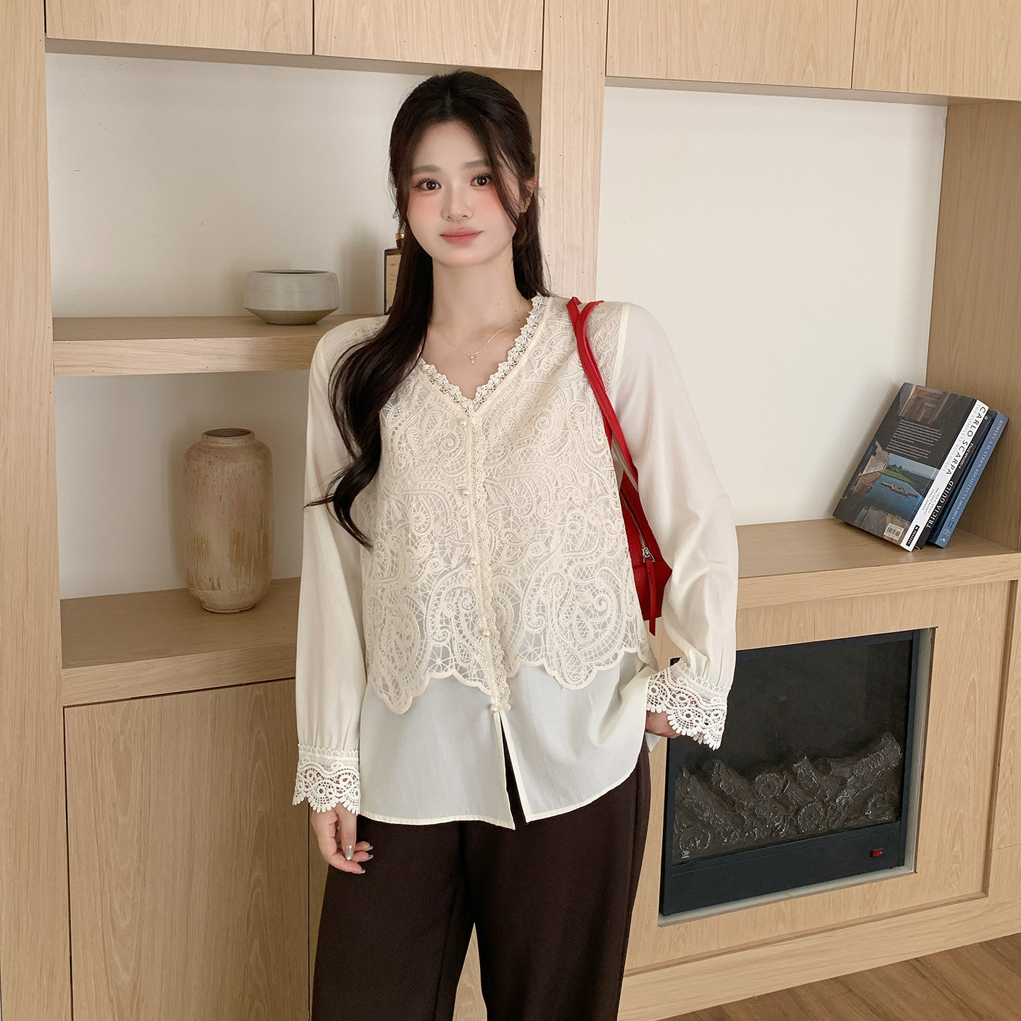 Early autumn age-reducing plus-size chiffon blouse for women, 2026 autumn new V-neck lace patchwork faux two-piece top 315294
