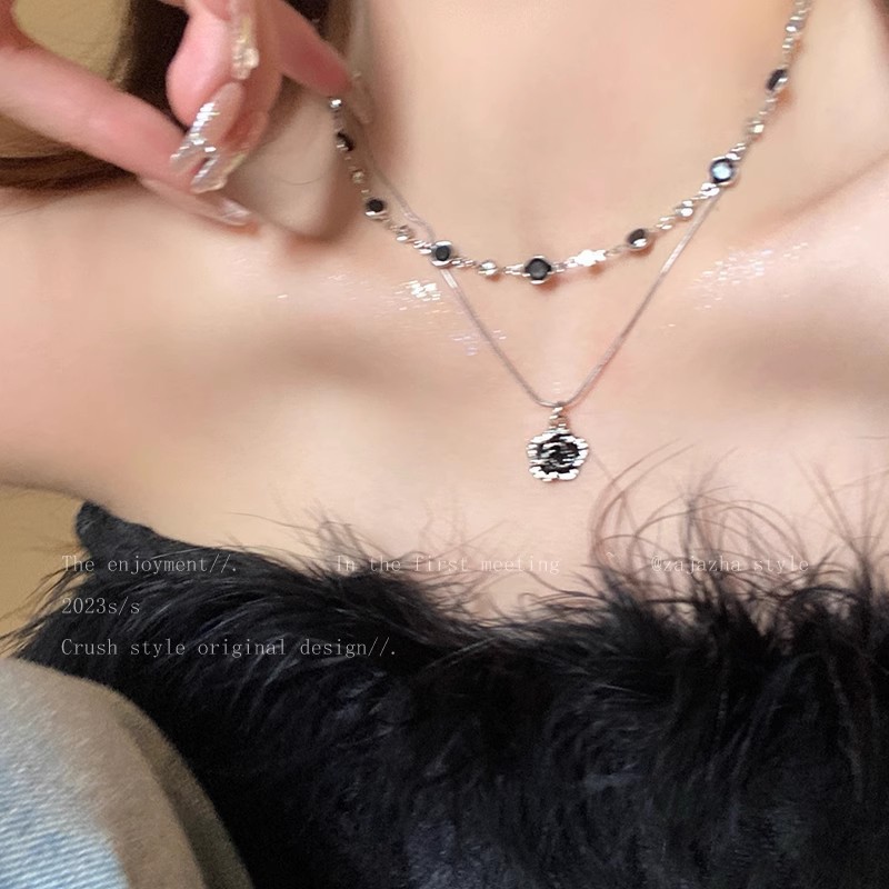 더블 레이어 블랙 카멜리아 펜던트 목걸이