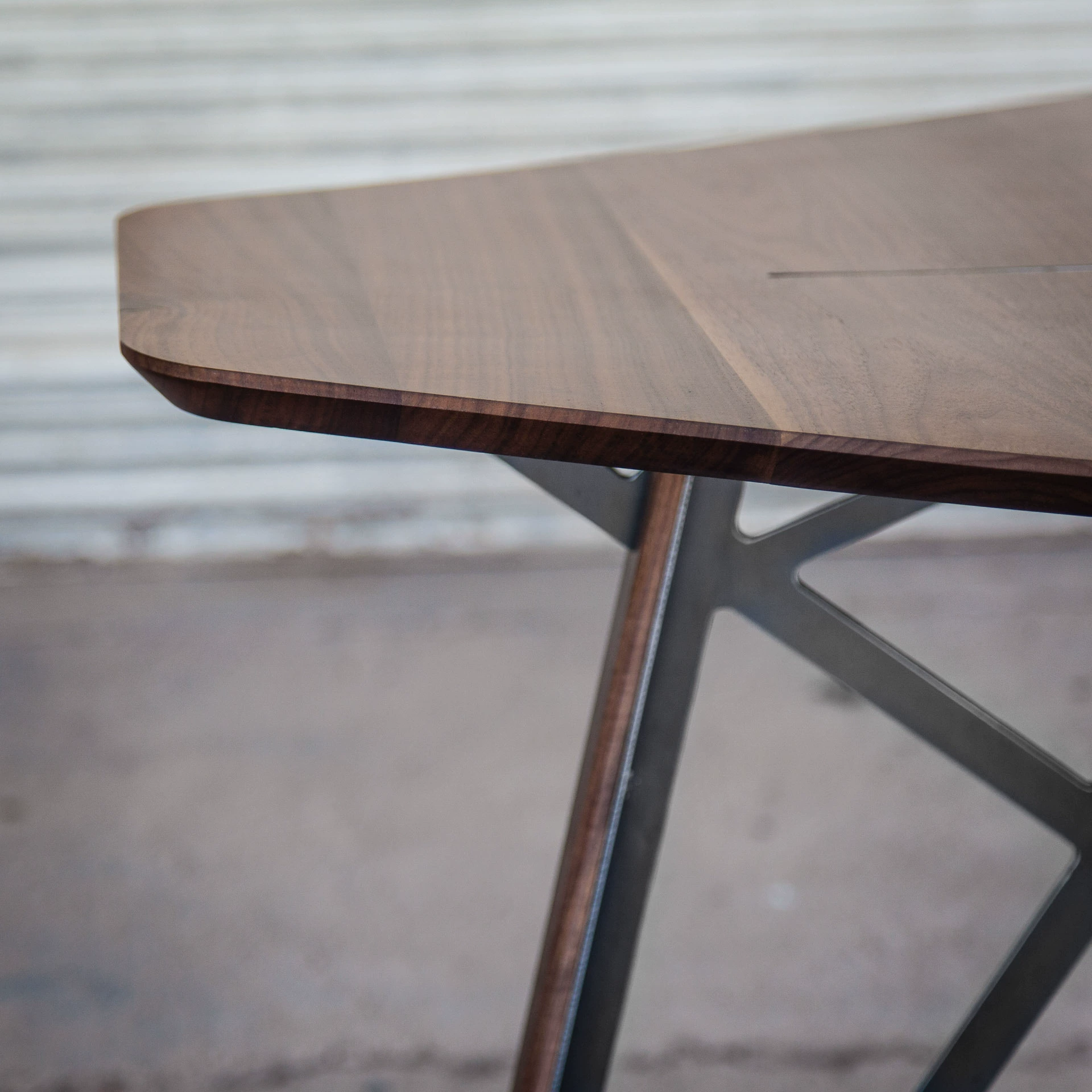 Американский ретро-стол и стулья из массива дерева для кафе, стол для десертного магазина с молочным чаем, стол для западного ресторана или бара, квадратный стол