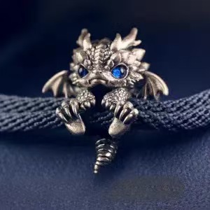 파란 밧줄을 가진 파란 눈