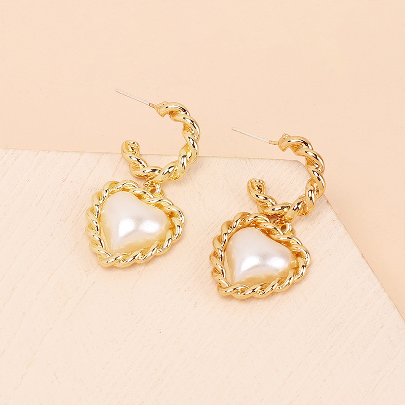 Retro Geometric C-shaped Love Pearl Pendant Earrings Fashion Design Temperament Earrings display picture 7