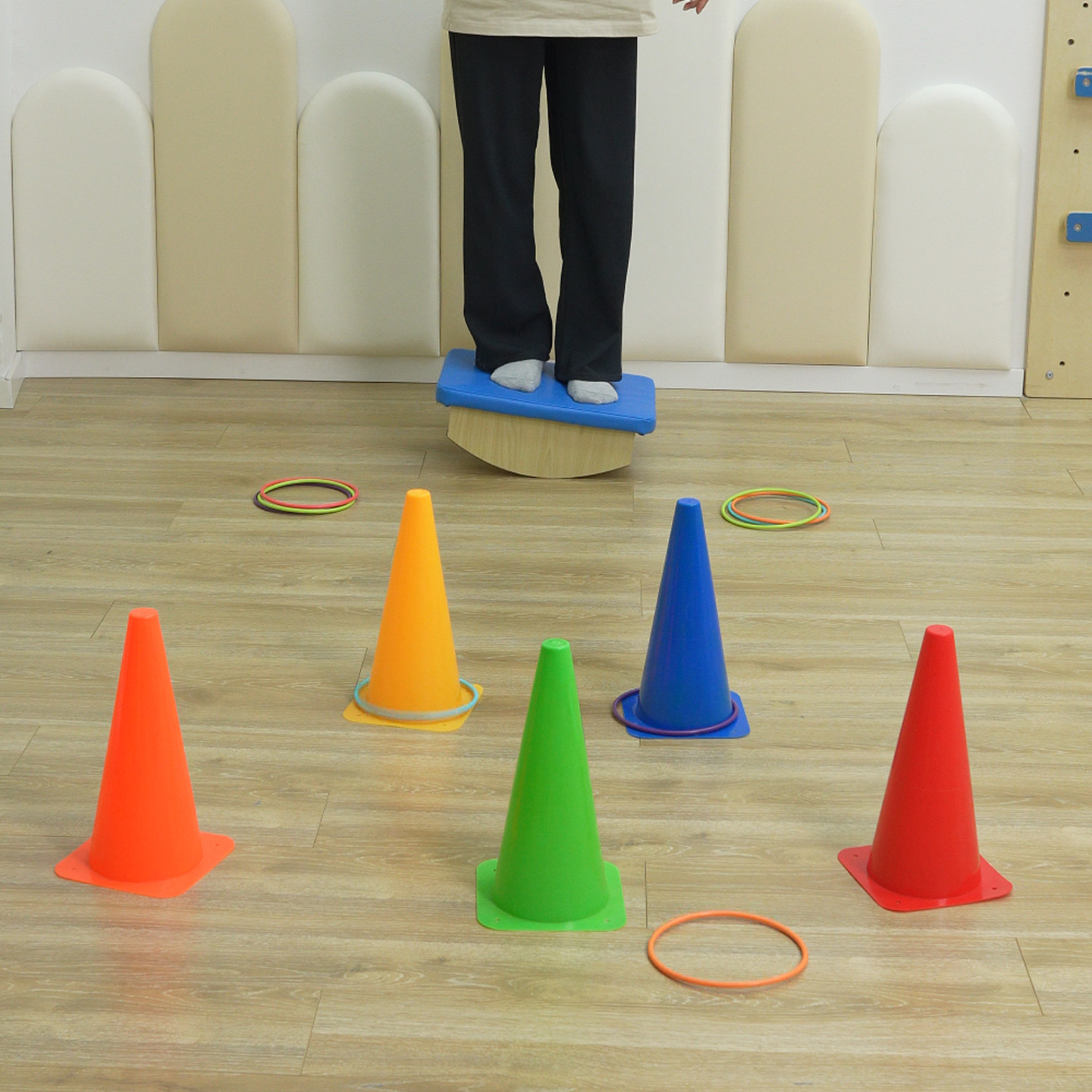 Barricada de helado barril logotipo barril collar jardín de infantes mesa de equilibrio juguetes de lanzamiento barreras cónicas