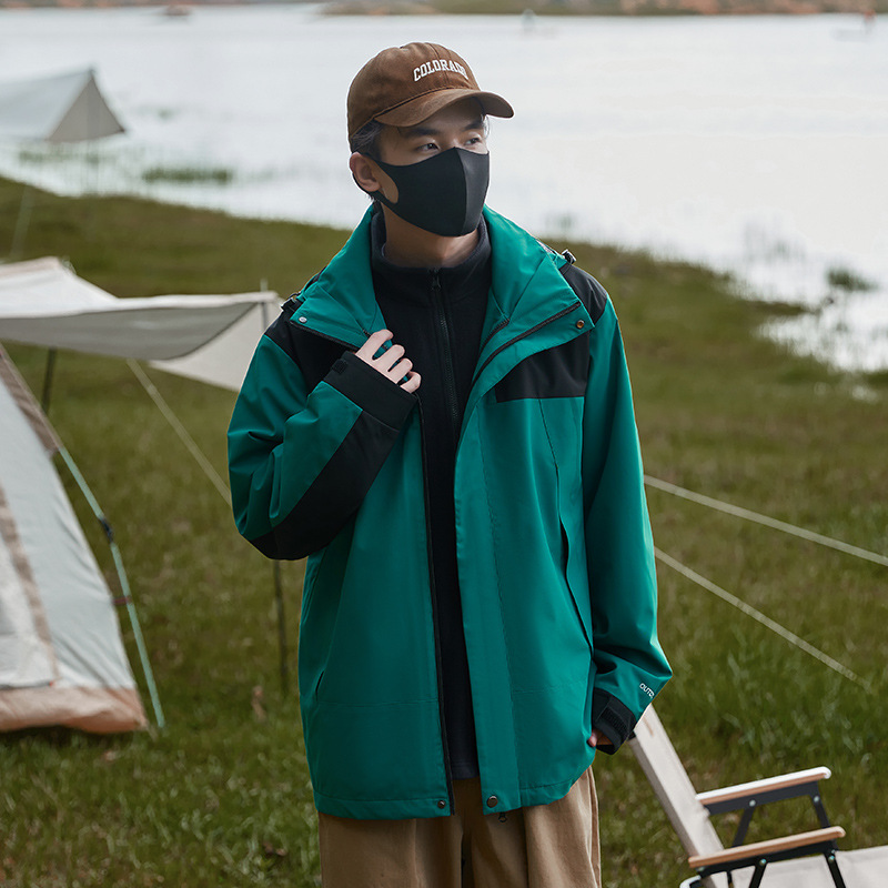 Hombres y mujeres tres en uno al aire libre desmontable a prueba de viento impermeable ropa de trabajo de montaña abrigo caliente logotipo impreso