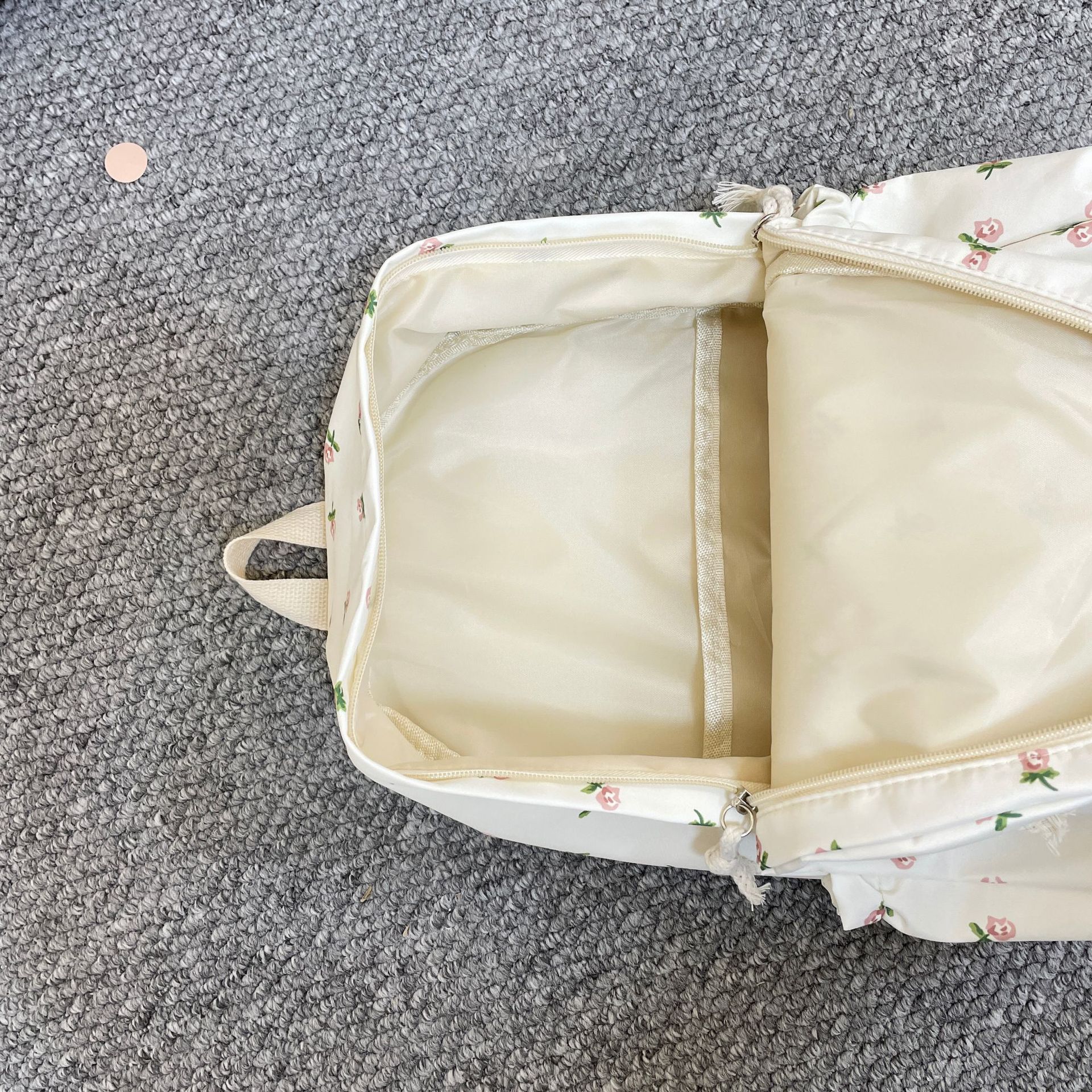 Nueva mochila de moda de flores pequeñas de estilo pastoral, mochila de estudiante de gran capacidad, mochila de viaje ligera y simple