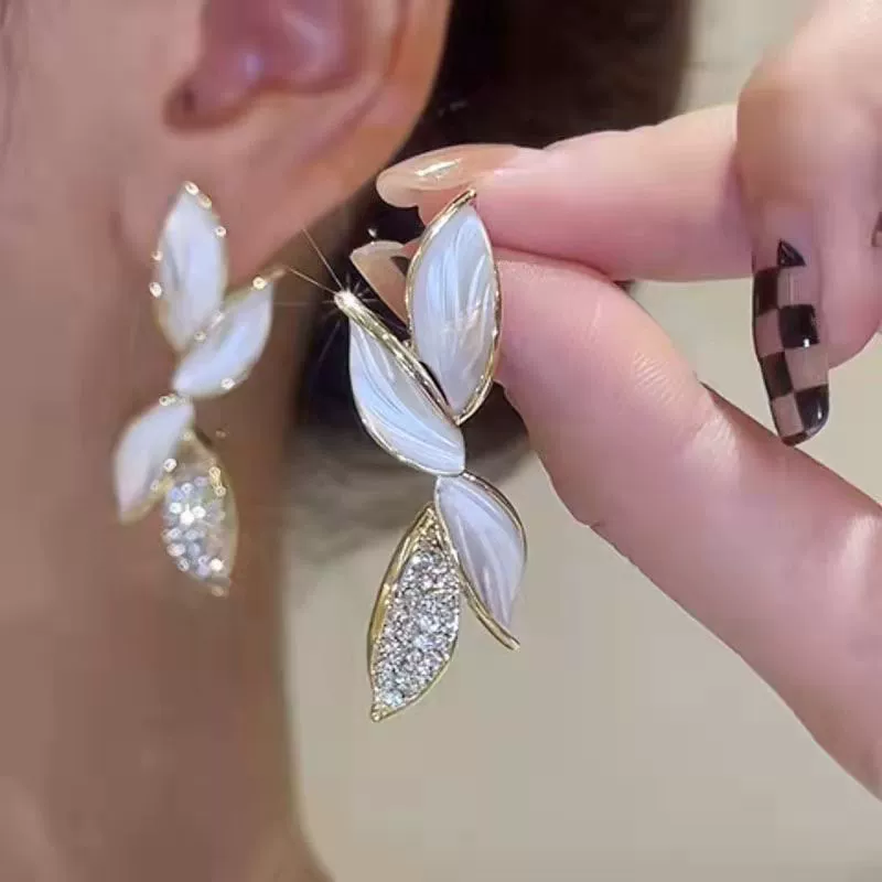 Серьги-гвоздики из серебра 925, маленький изысканный дизайн, легкий модный 2024, оптовые поставки доступны