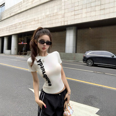 ホットガールホワイトショルダー半袖Tシャツレディースサマーデザインレターショートスタイル超見栄えの良いユニークで美しいサマートップ