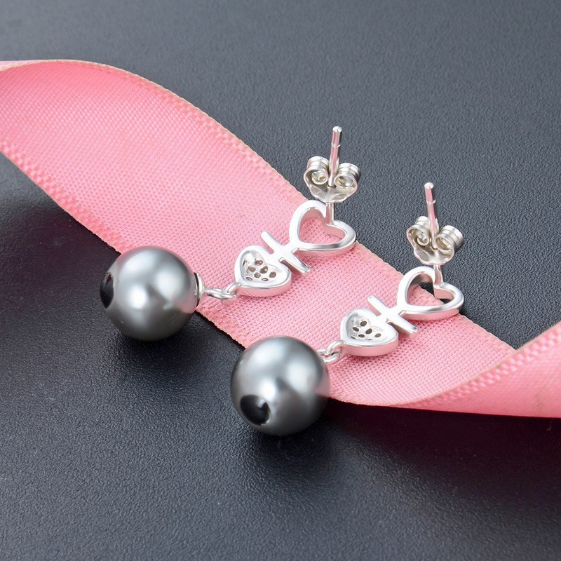 Retro lujo ligero pendientes de perlas grises mujeres S925 plata esterlina diamantes cortos pendientes de amor al por mayor