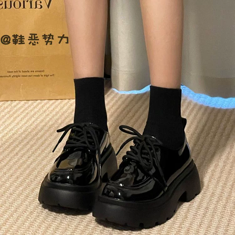 Горячая девушка маленькая кожаная обувь на толстой подошве женская ns Chao Yinglun Academy Wind 2025 новая модель универсальный японский jk одиночная обувь