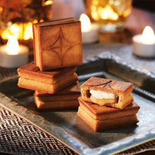 焦糖奶油夹心饼干日本曲奇会爆浆双层方块酥小盒子健康零食