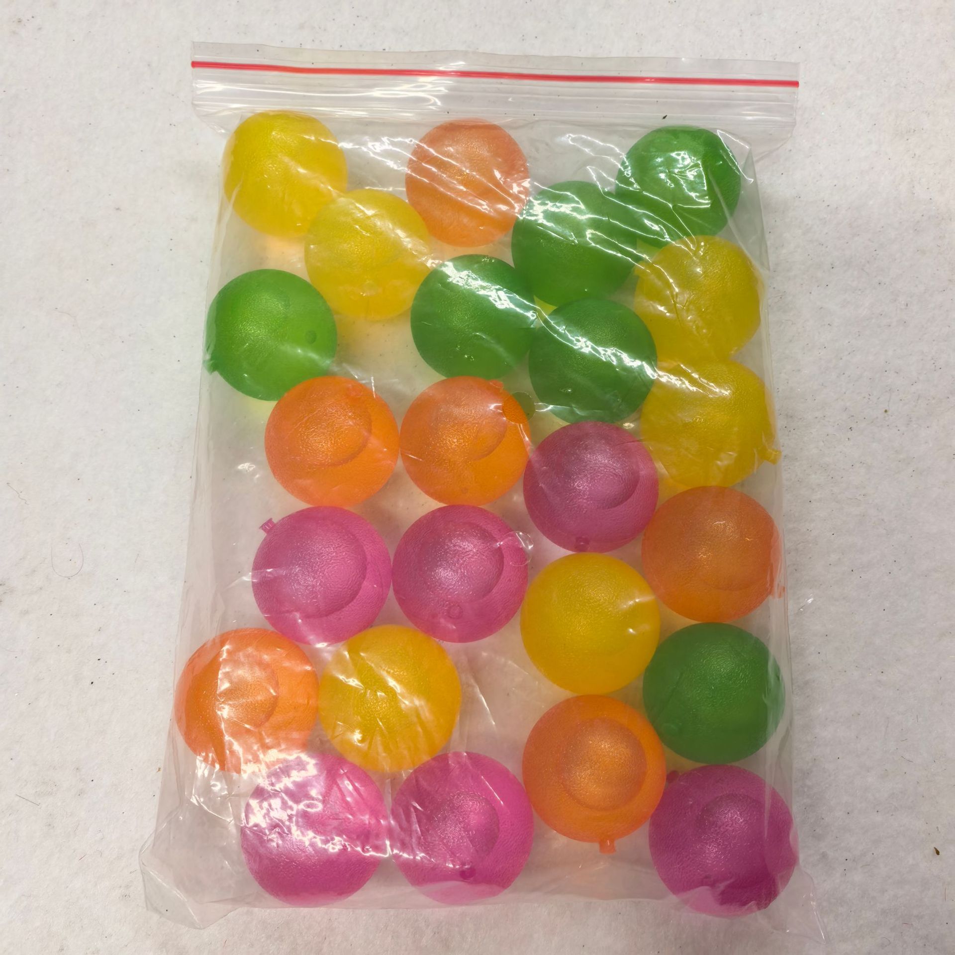 Venta directa de fábrica de 24 cubos de hielo de plástico reutilizables en varias formas para el verano, ideales para bares y fiestas.