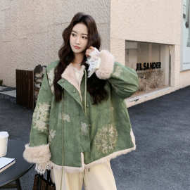 绿色新中式国风短款刺绣派克服女2025冬季新款设计感毛绒拼接棉服